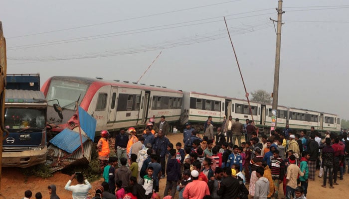 Collision halts Dhaka-Ctg train service 