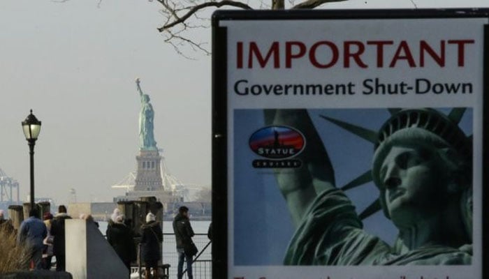US shutdown hits as working week begins