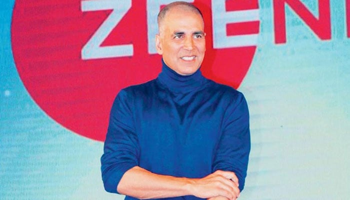 Enjoyed even getting punched by Rajinikanth: Akshay  