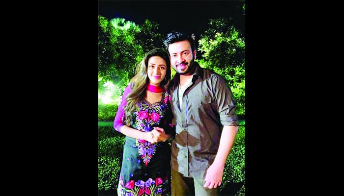 Mim dazzles in item song ‘Lal Lipstick’  
