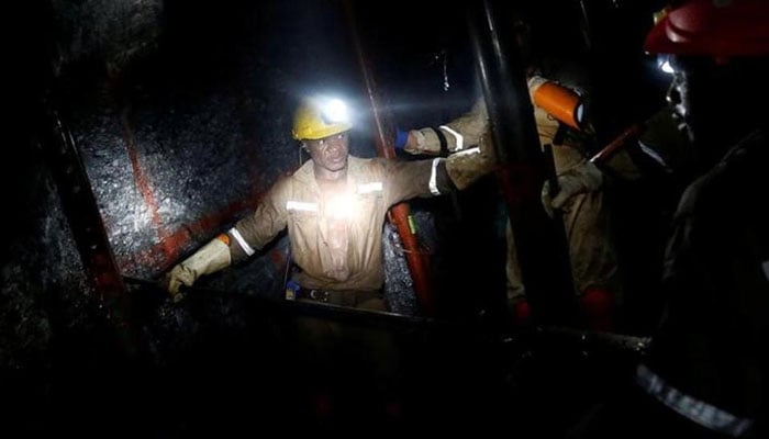 950 gold miners trapped underground in South Africa 