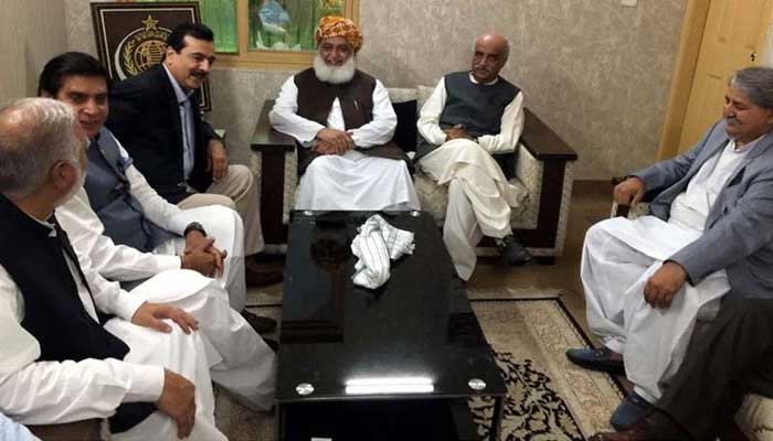 PPP, PML-N join hands to give Imran tough time