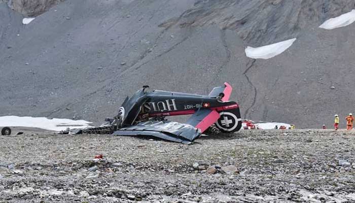 20 killed as plane crashes in Swiss Alps