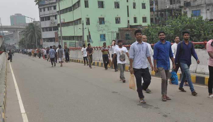 Transport workers occupy streets, no buses on roads