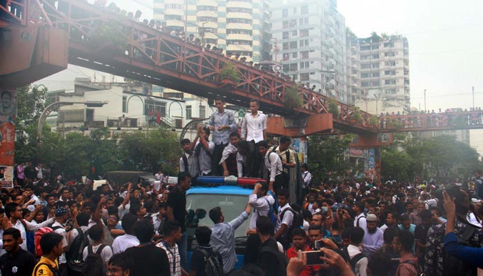 Students take to streets for 6th day