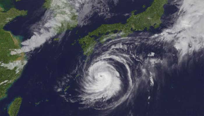 Strongest typhoon in quarter century hits Japan