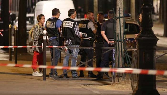 Paris knife attack leaves 7 wounded