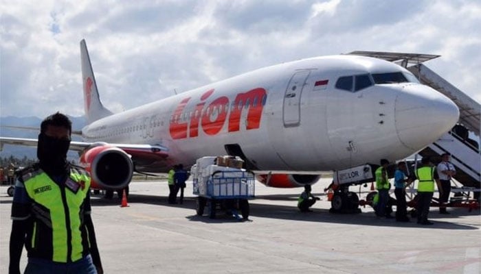 Passenger plane crashes in sea off Jakarta