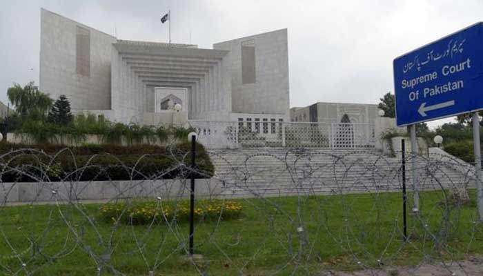 Pakistan bans Indian television channels amid water row