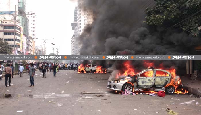 BNP men clash with cops, torch vehicles at Nayapaltan