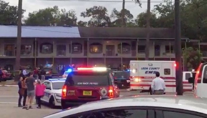 Gunman kills two at Florida yoga studio