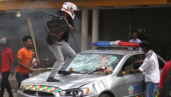 Youth set police vehicle on fire identified: Cops