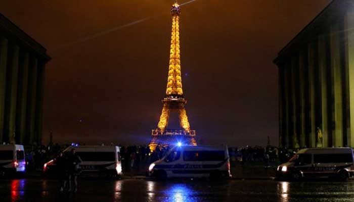 Eiffel Tower to close amid riot fears