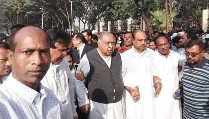 Dr Kamal’s motorcade comes under attack