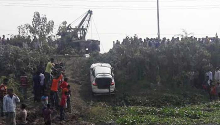 4 killed in N'ganj microbus plunge