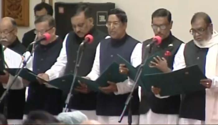 New cabinet members take oath