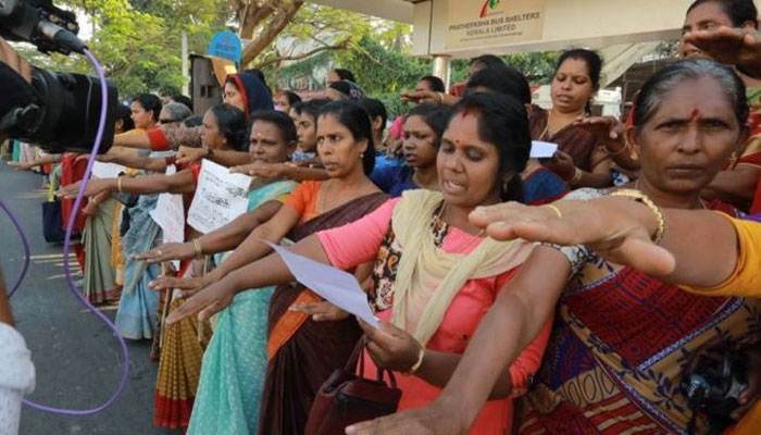 Indian women in '620km human chain' protest