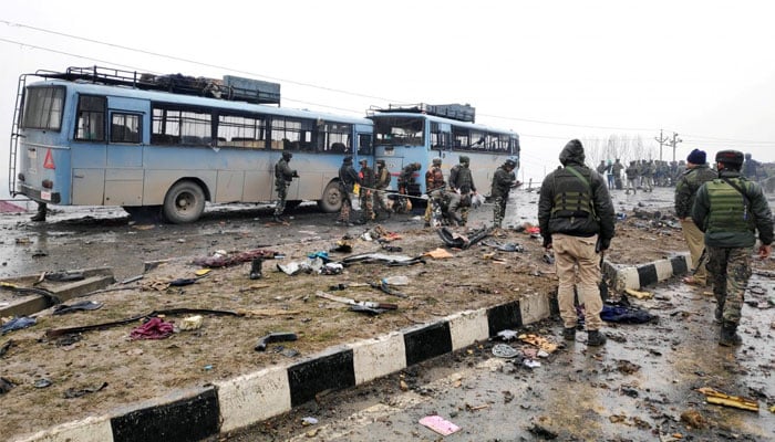 Kashmir car bomb kills 44; India demands Pakistan act against militants