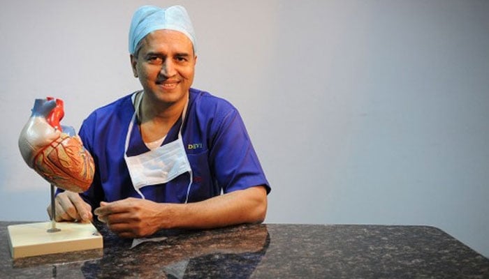 Dr Devi Shetty in Dhaka to examine Quader