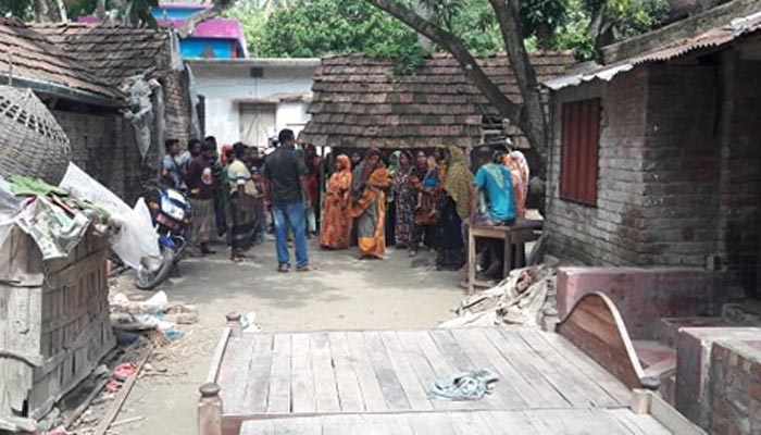 Woman, children found dead in Jashore