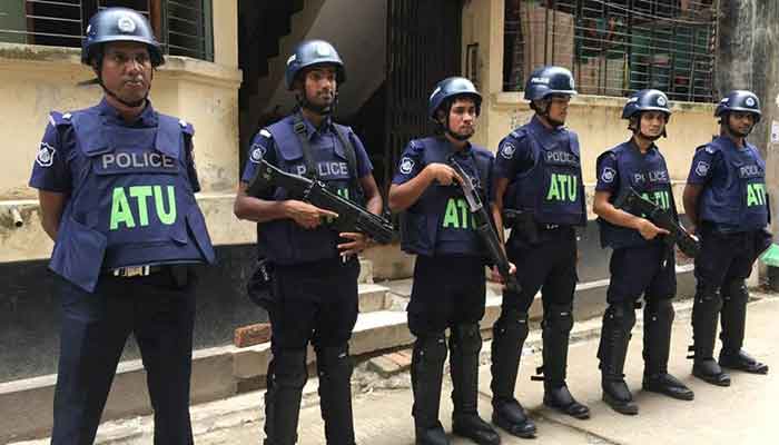 5 of a family held in city for 'militant link'