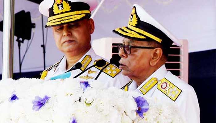 President urges navy to work efficiently for national interest