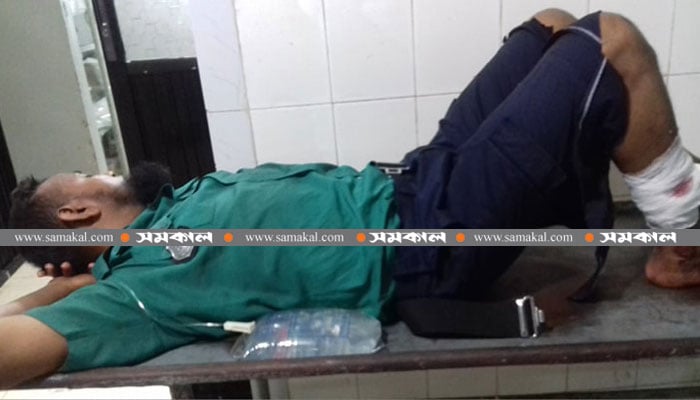 2 held over throwing crude bombs on police