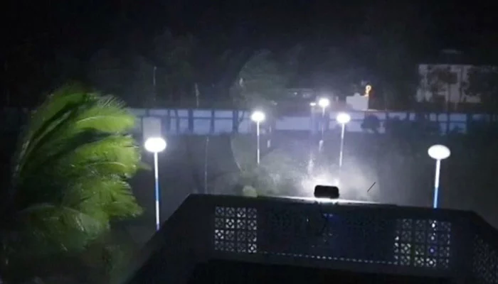 Cyclone Bulbul hits West Bengal coastline