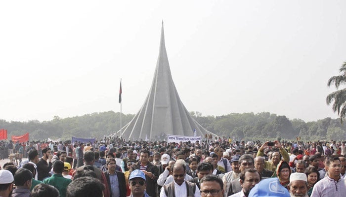 Millions demand to avoid war criminals