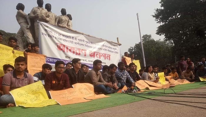 DU students start hunger strike demanding deferment of city polls