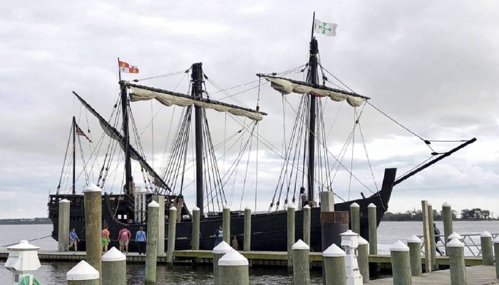 Columbus ship replicas sail into Mississippi harbour