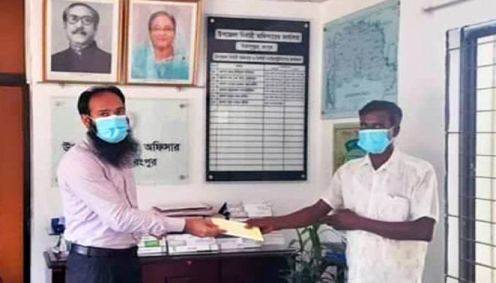 Now cobbler donates his savings of Tk 20,000 to PM’s relief fund