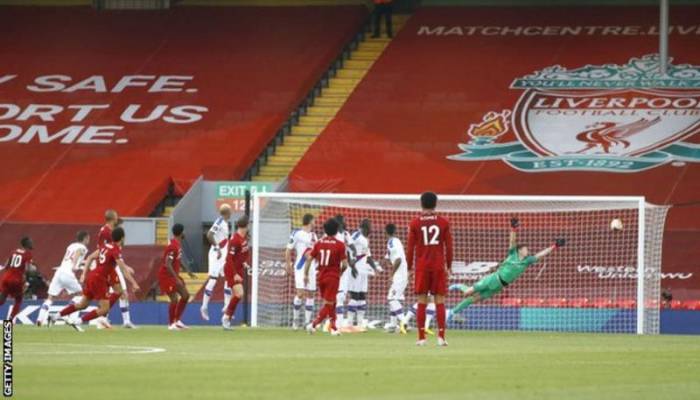 Liverpool move within two points of title