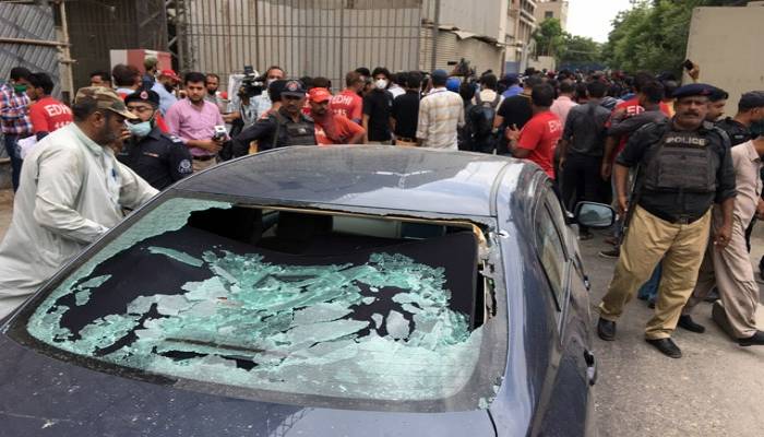 Gunmen attack Pakistani stock exchange, six killed