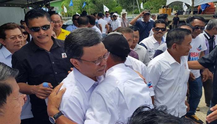 Malaysia's Mahathir backs new candidate for prime minister