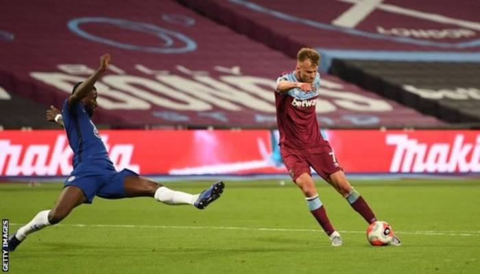 West Ham stun Chelsea in derby