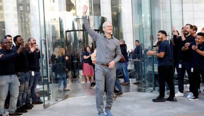 Apple boss Tim Cook joins the billionaires club