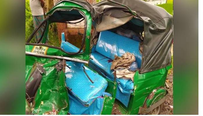 5 killed in Golapganj bus-auto-rickshaw collision