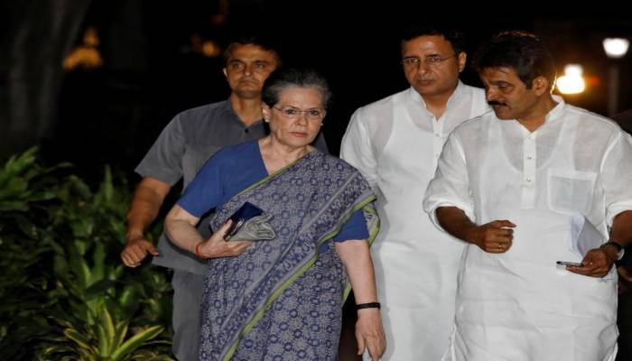 Sonia Gandhi offers to resign