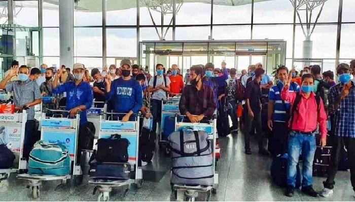 Stranded Bangladeshi workers to get new entry permits: Qatari Foreign Minister