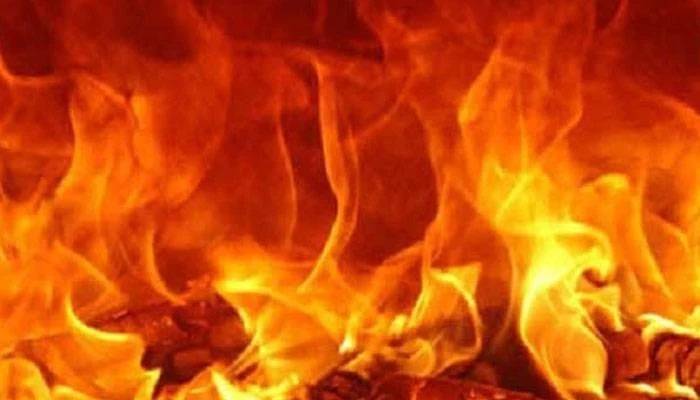10-storey building catches fire in Demra