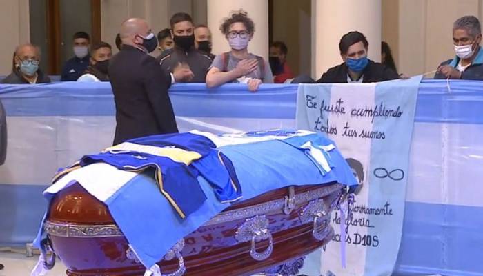 Thousands bid farewell to Maradona
