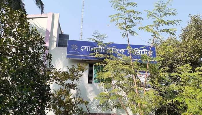 Tk9 lakh looted from bank at gunpoint
