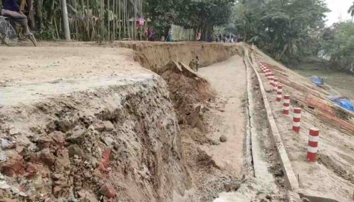 Landslide in Gazipur’s Kapasia: Traffic movement suspended