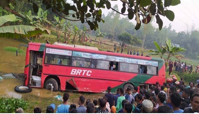8 killed in bus-auto-rickshaw collision