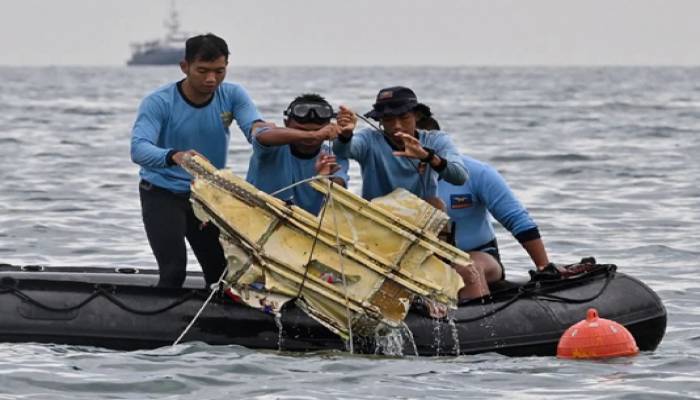 Body parts found at Indonesian plane crash site