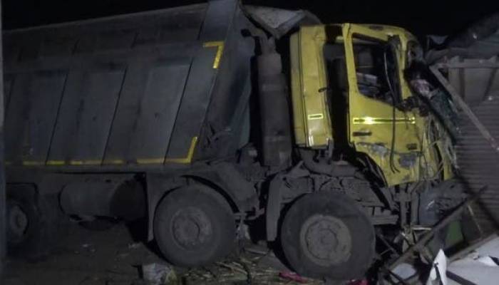 Out-of-control truck kills 15 on Indian roadside