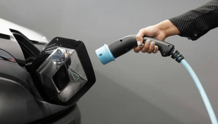 Electric car batteries with five-minute charging times produced