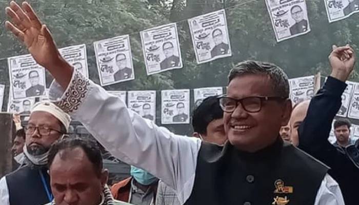 Abdul Quader Mirza wins by a big margin