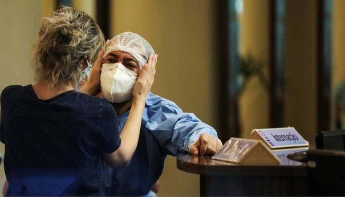 Brazil hospitals 'run out of oxygen' for virus patients